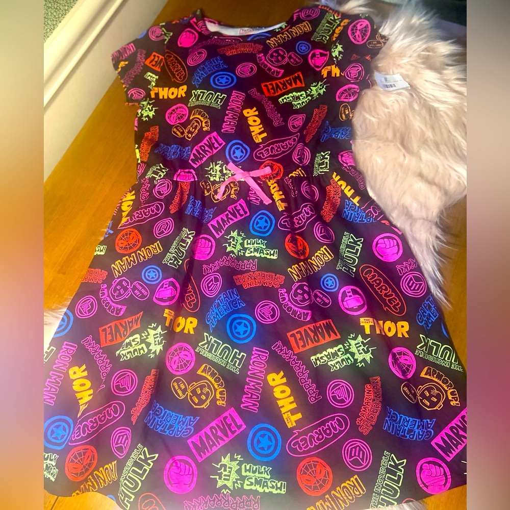 Girls Marvel dress size 14-16 NWT